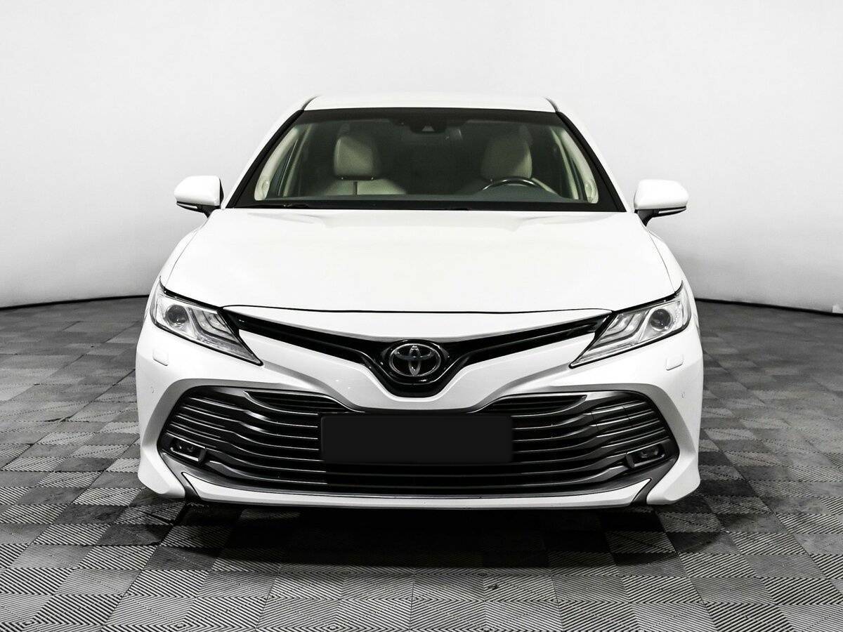 Toyota Camry с пробегом — 2020 год. Фото: #1
