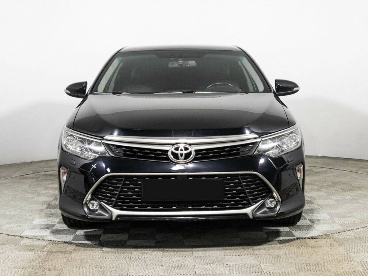 Toyota Camry с пробегом — 2017 год. Фото: #1