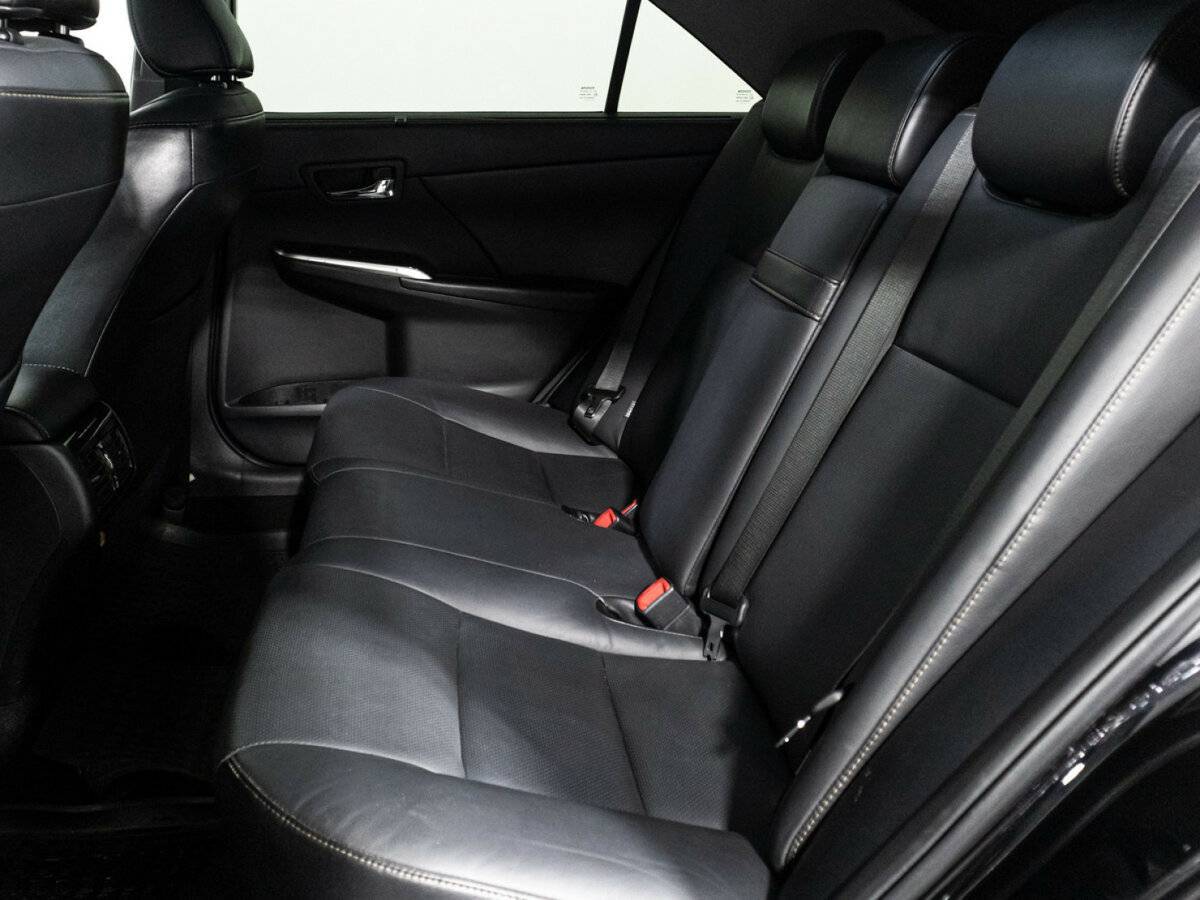 Toyota Camry с пробегом — 2017 год. Фото: #9