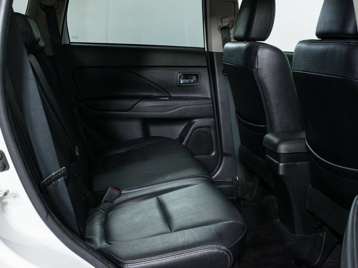 Mitsubishi Outlander с пробегом — 2018 год. Фото: #11