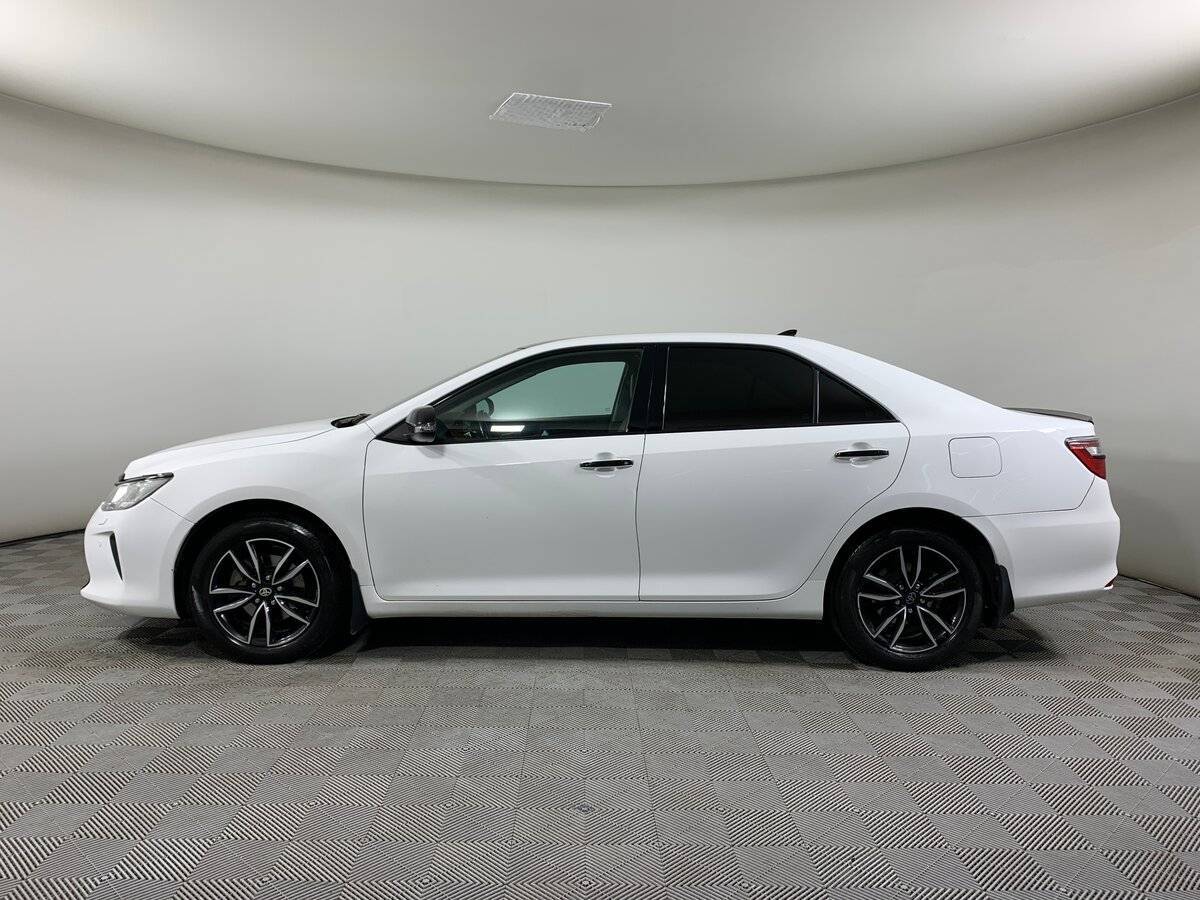 Toyota Camry с пробегом — 2017 год. Фото: #7