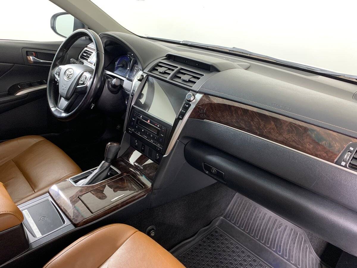 Toyota Camry с пробегом — 2017 год. Фото: #12