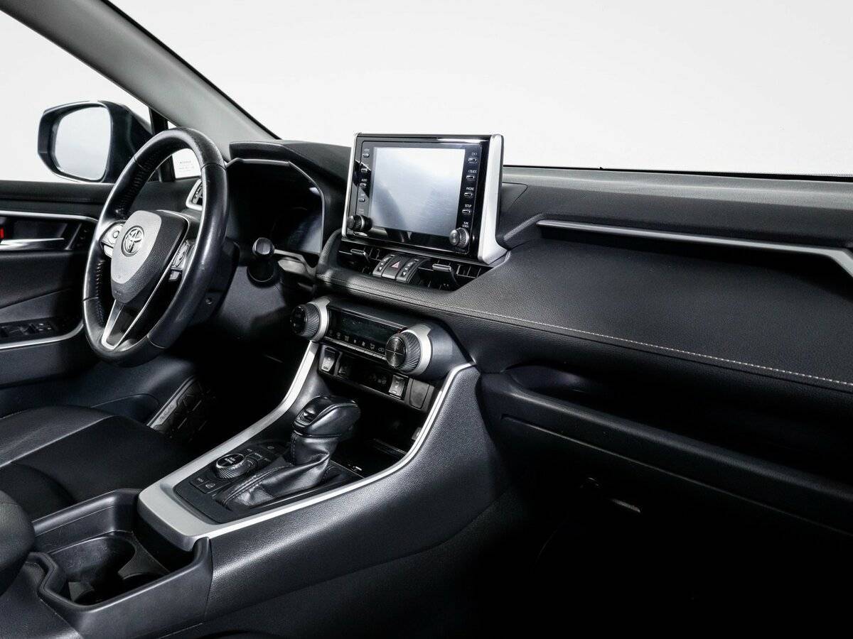 Toyota RAV4 с пробегом — 2019 год. Фото: #8