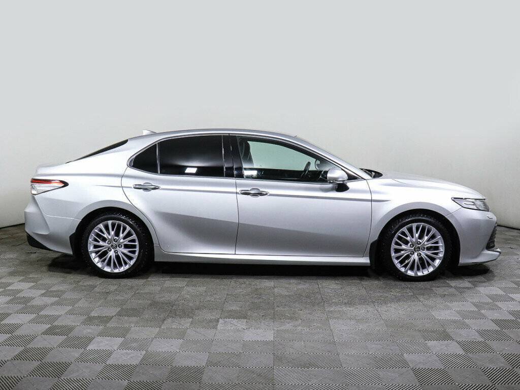 Toyota Camry с пробегом — 2018 год. Фото: #2