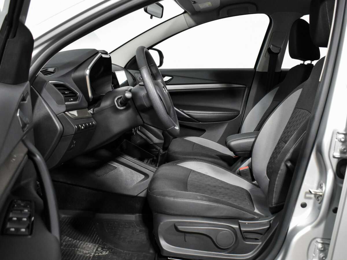 Lada (ВАЗ) Vesta с пробегом — 2023 год. Фото: #9