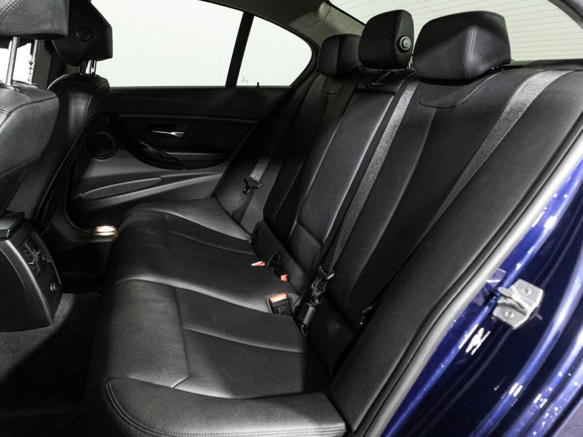 BMW 3 серии с пробегом — 2018 год. Фото: #9