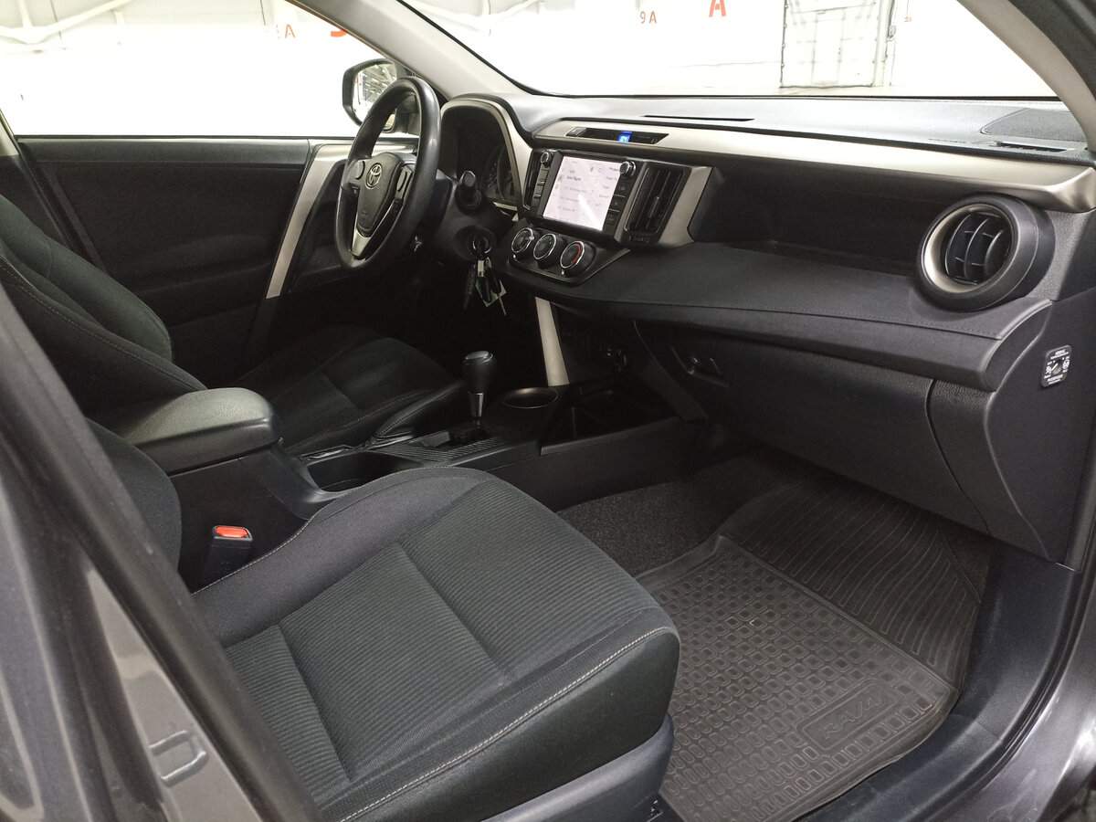 Toyota RAV4 с пробегом — 2013 год. Фото: #10