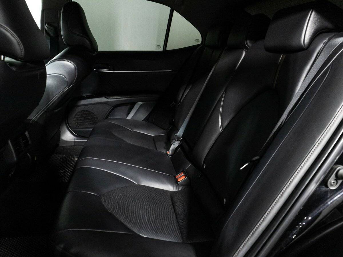 Toyota Camry с пробегом — 2018 год. Фото: #9