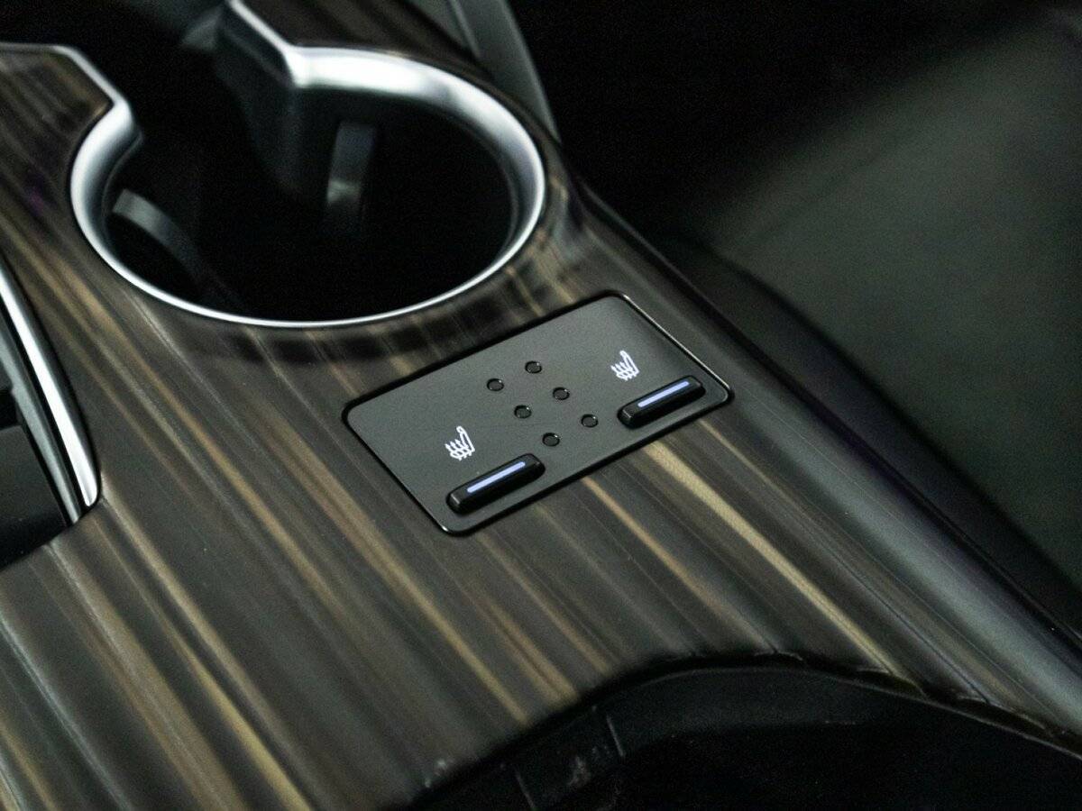 Toyota Camry с пробегом — 2018 год. Фото: #17