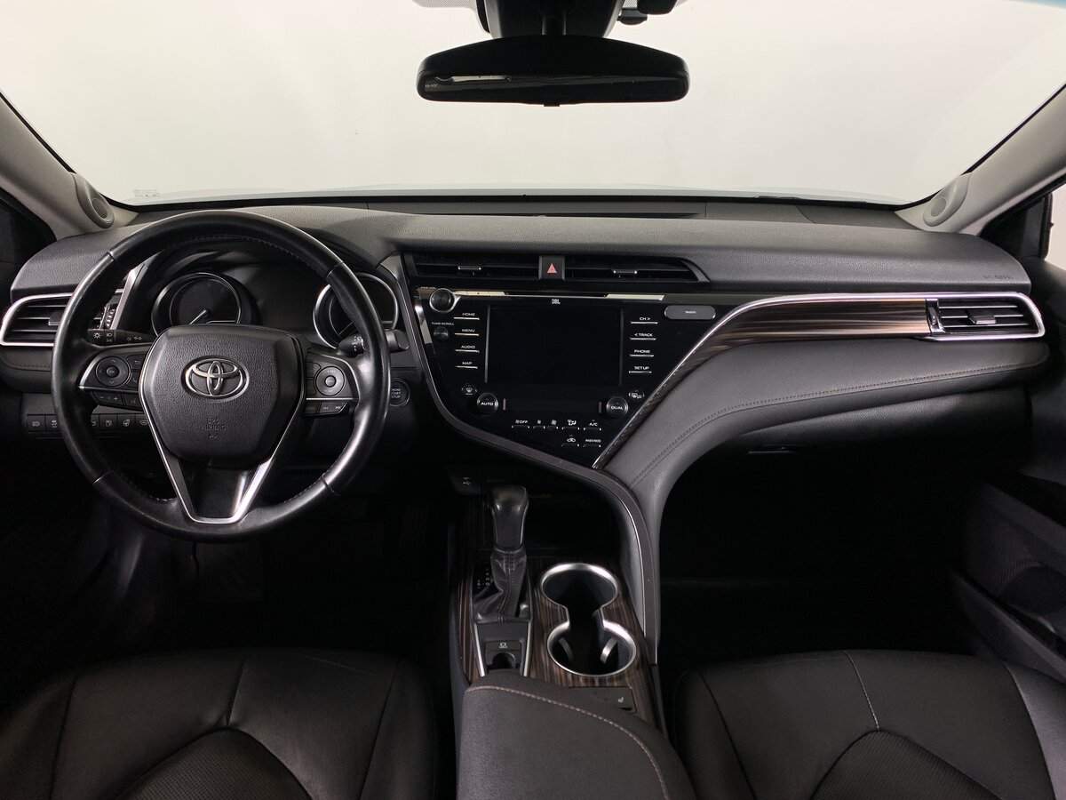 Toyota Camry с пробегом — 2018 год. Фото: #11