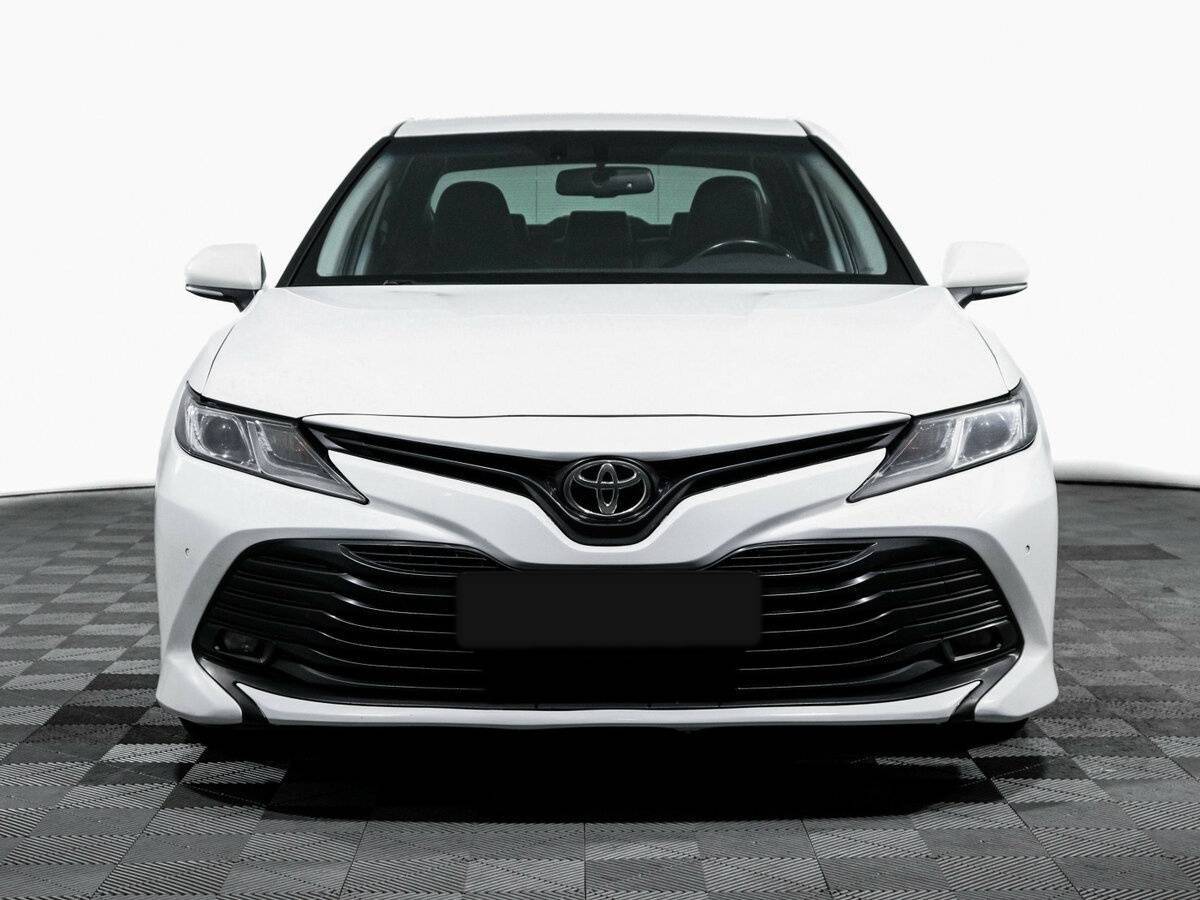 Toyota Camry с пробегом — 2018 год. Фото: #1