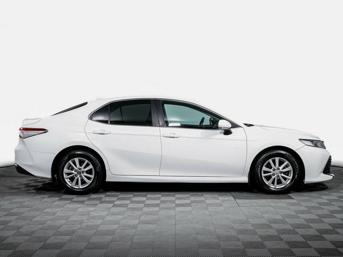 Toyota Camry с пробегом — 2018 год. Фото: #3