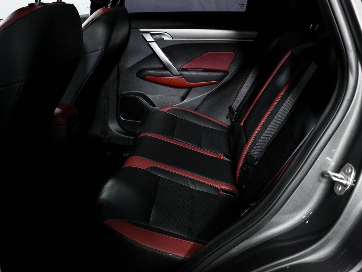 Geely Coolray с пробегом — 2024 год. Фото: #8