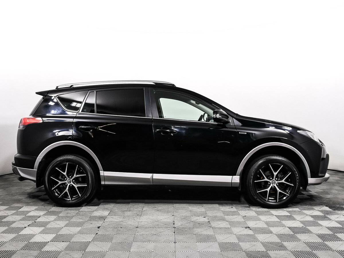 Toyota RAV4 с пробегом — 2017 год. Фото: #3