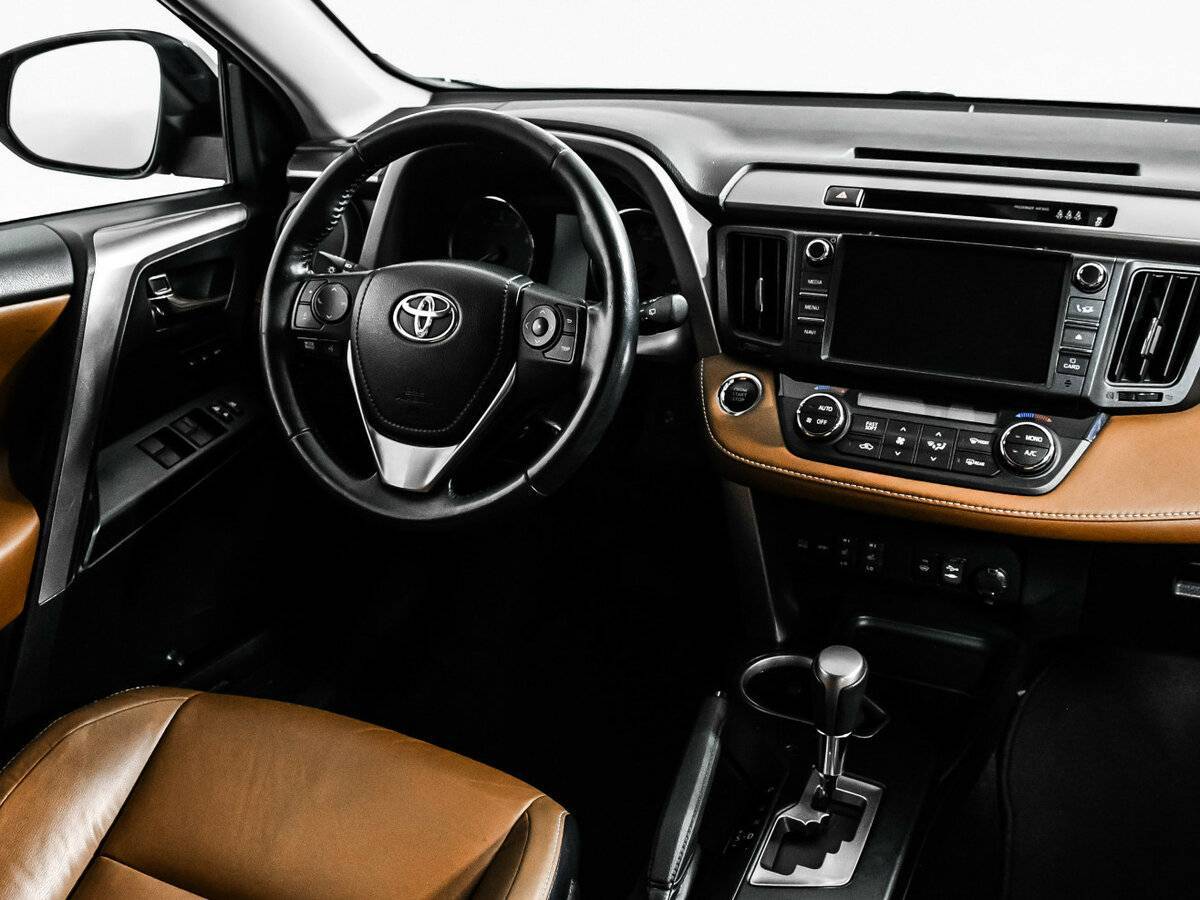 Toyota RAV4 с пробегом — 2017 год. Фото: #8
