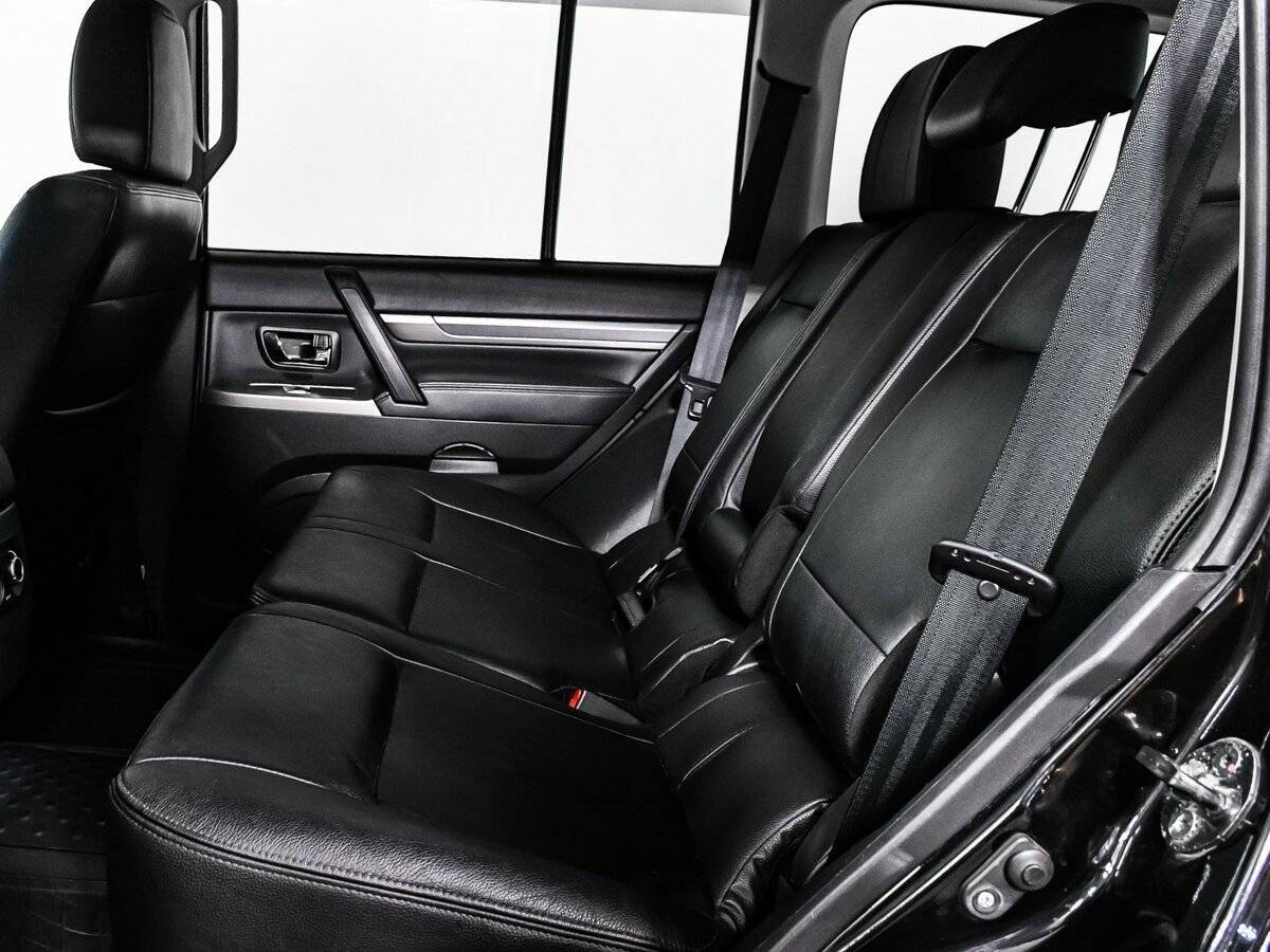 Mitsubishi Pajero с пробегом — 2015 год. Фото: #13