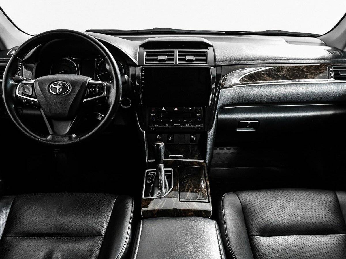 Toyota Camry с пробегом — 2017 год. Фото: #10