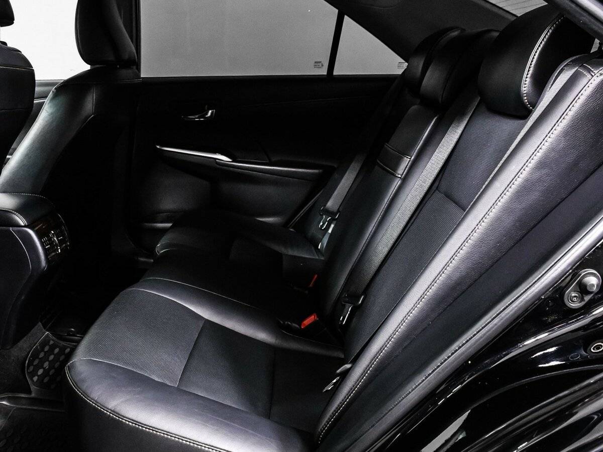 Toyota Camry с пробегом — 2017 год. Фото: #13