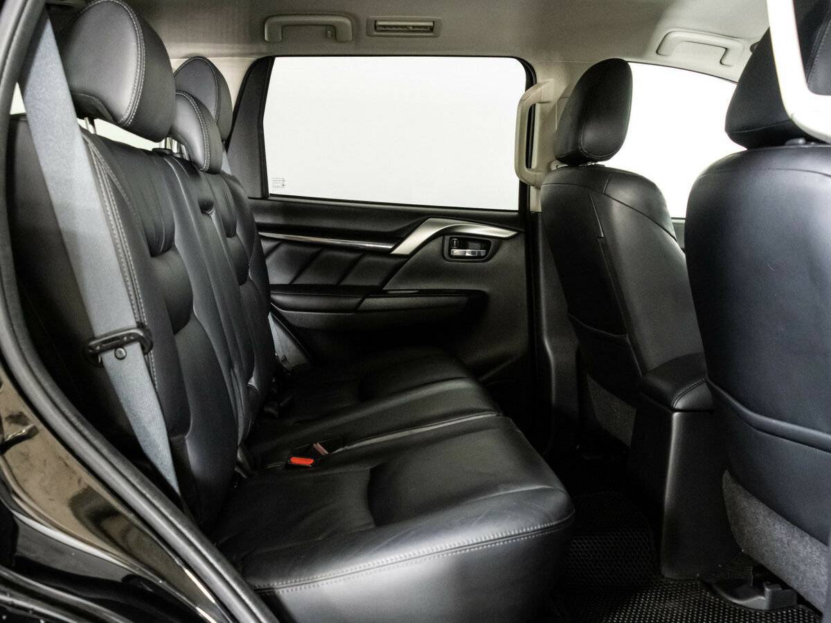 Mitsubishi Pajero Sport с пробегом — 2018 год. Фото: #18