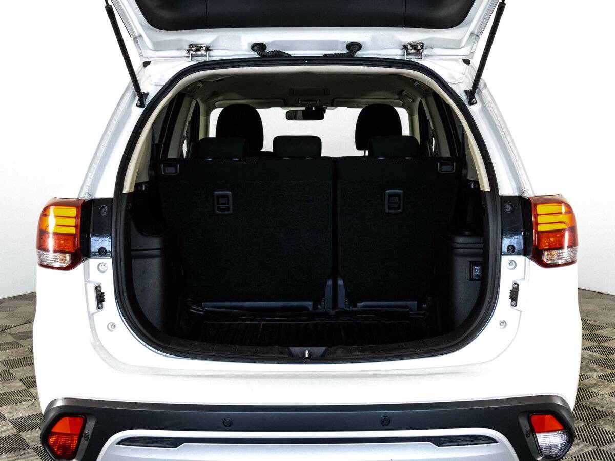 Mitsubishi Outlander с пробегом — 2019 год. Фото: #16