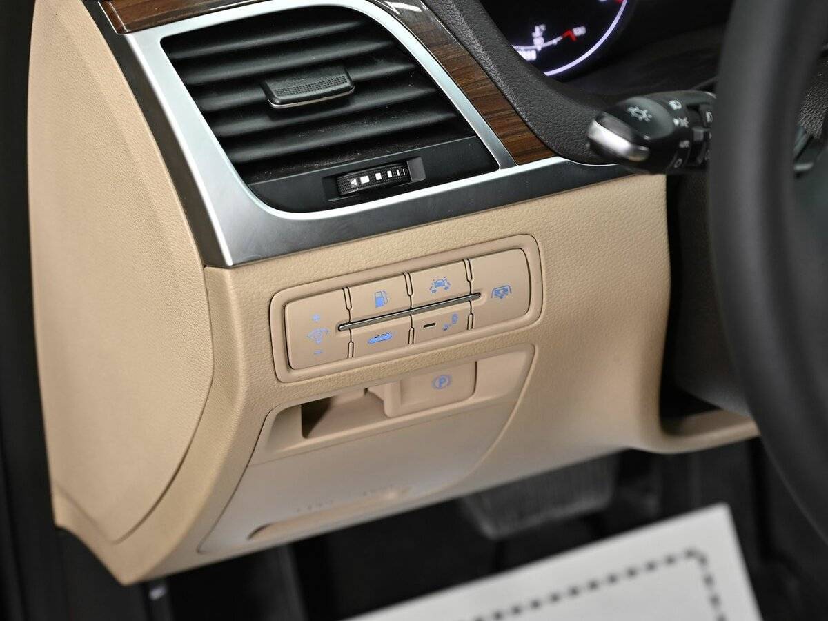 Hyundai Genesis с пробегом — 2016 год. Фото: #8