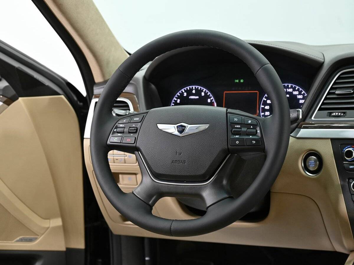 Hyundai Genesis с пробегом — 2016 год. Фото: #9