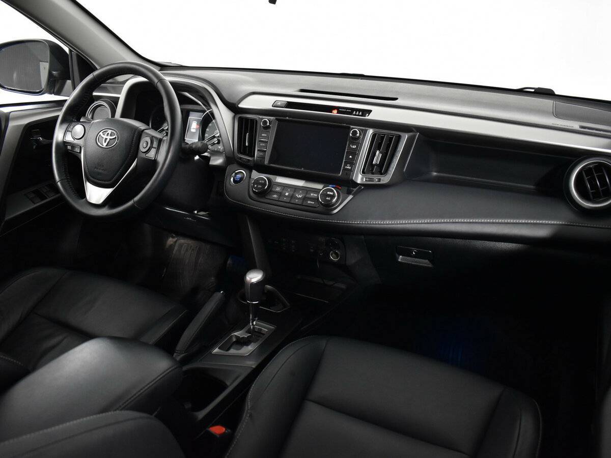 Toyota RAV4 с пробегом — 2018 год. Фото: #8