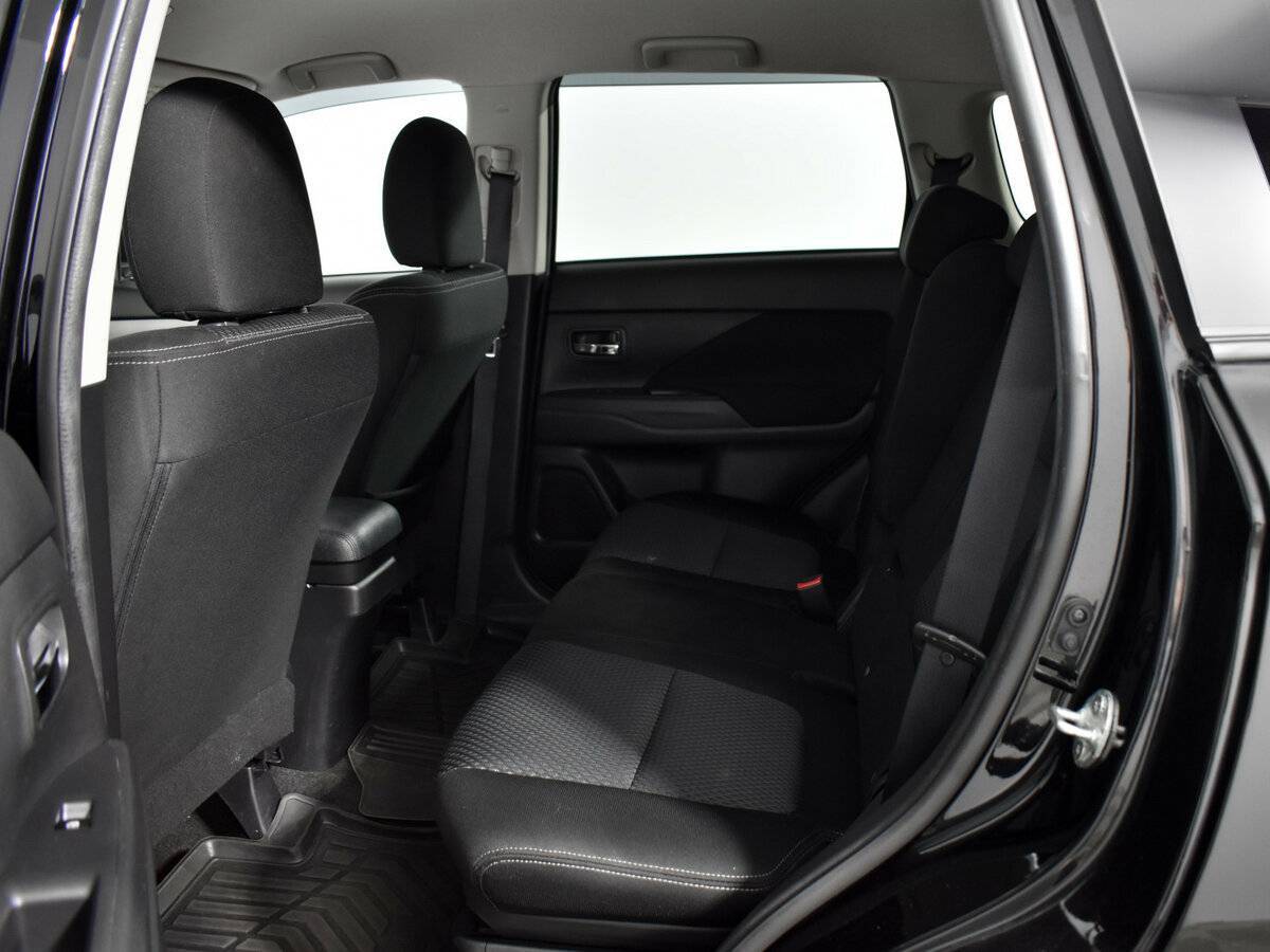 Mitsubishi Outlander с пробегом — 2018 год. Фото: #10