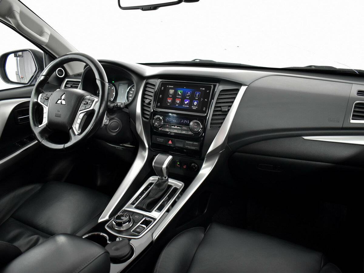 Mitsubishi Pajero Sport с пробегом — 2017 год. Фото: #8