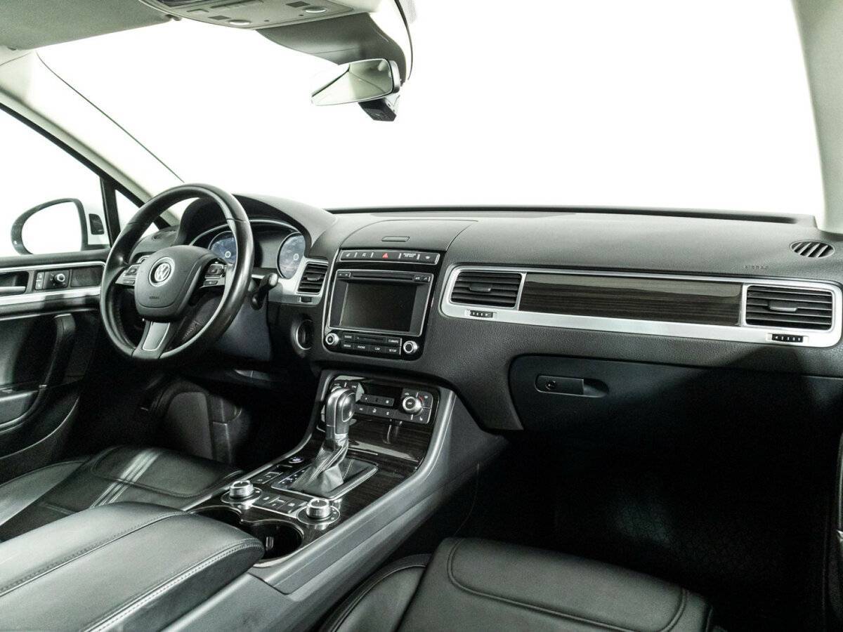 Volkswagen Touareg с пробегом — 2016 год. Фото: #8