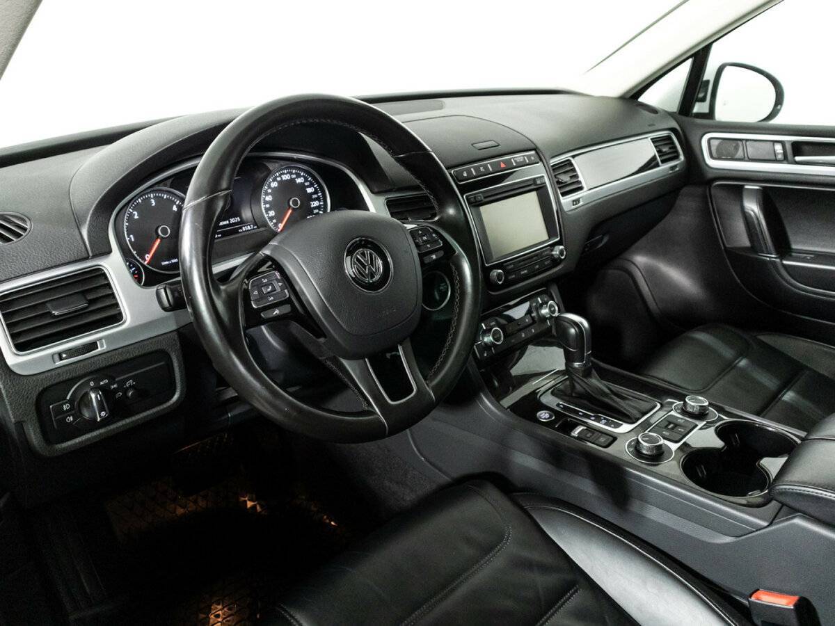 Volkswagen Touareg с пробегом — 2016 год. Фото: #10