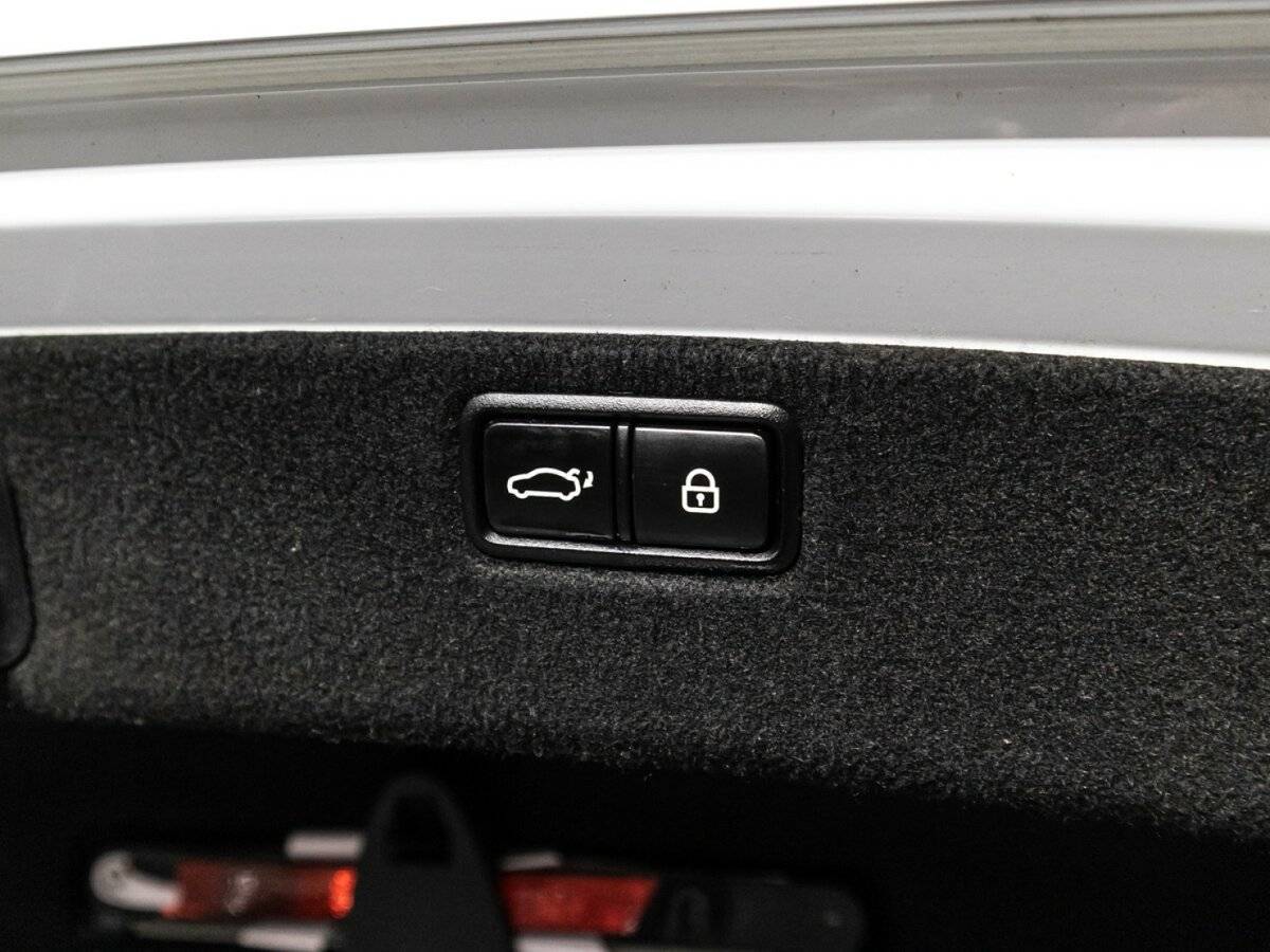 Hyundai Genesis с пробегом — 2015 год. Фото: #13