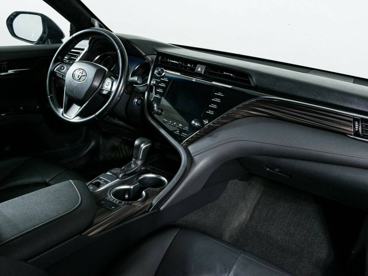 Toyota Camry с пробегом — 2020 год. Фото: #9