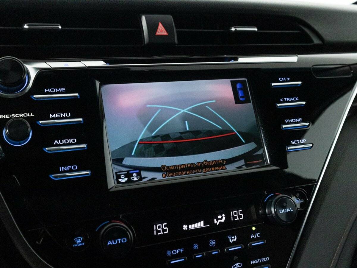 Toyota Camry с пробегом — 2019 год. Фото: #17