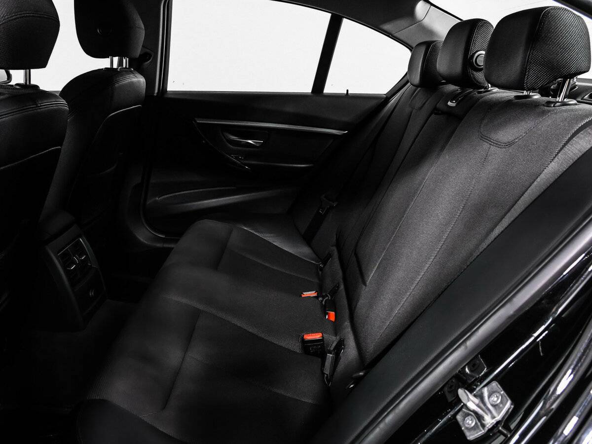 BMW 3 серии с пробегом — 2016 год. Фото: #13