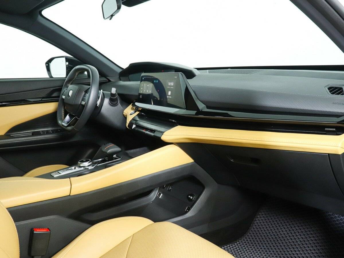 Changan UNI-V с пробегом — 2022 год. Фото: #7