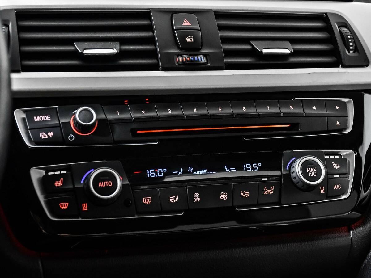 BMW 3 серии с пробегом — 2015 год. Фото: #16