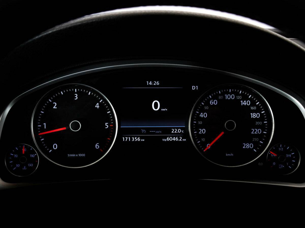 Volkswagen Touareg с пробегом — 2016 год. Фото: #16