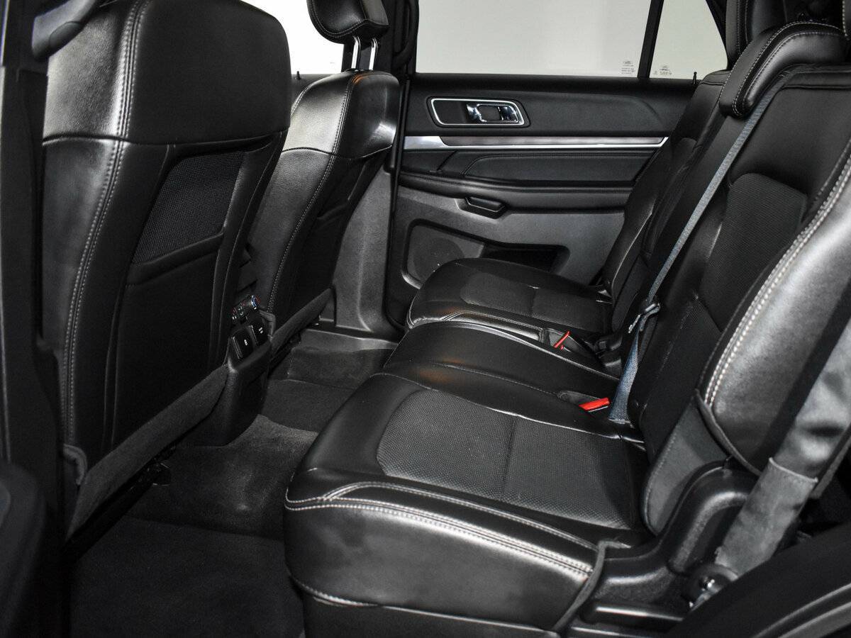 Ford Explorer с пробегом — 2016 год. Фото: #11