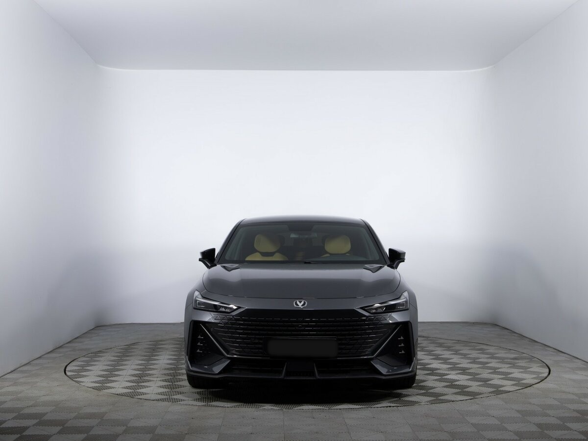 Changan UNI-V с пробегом — 2023 год. Фото: #1