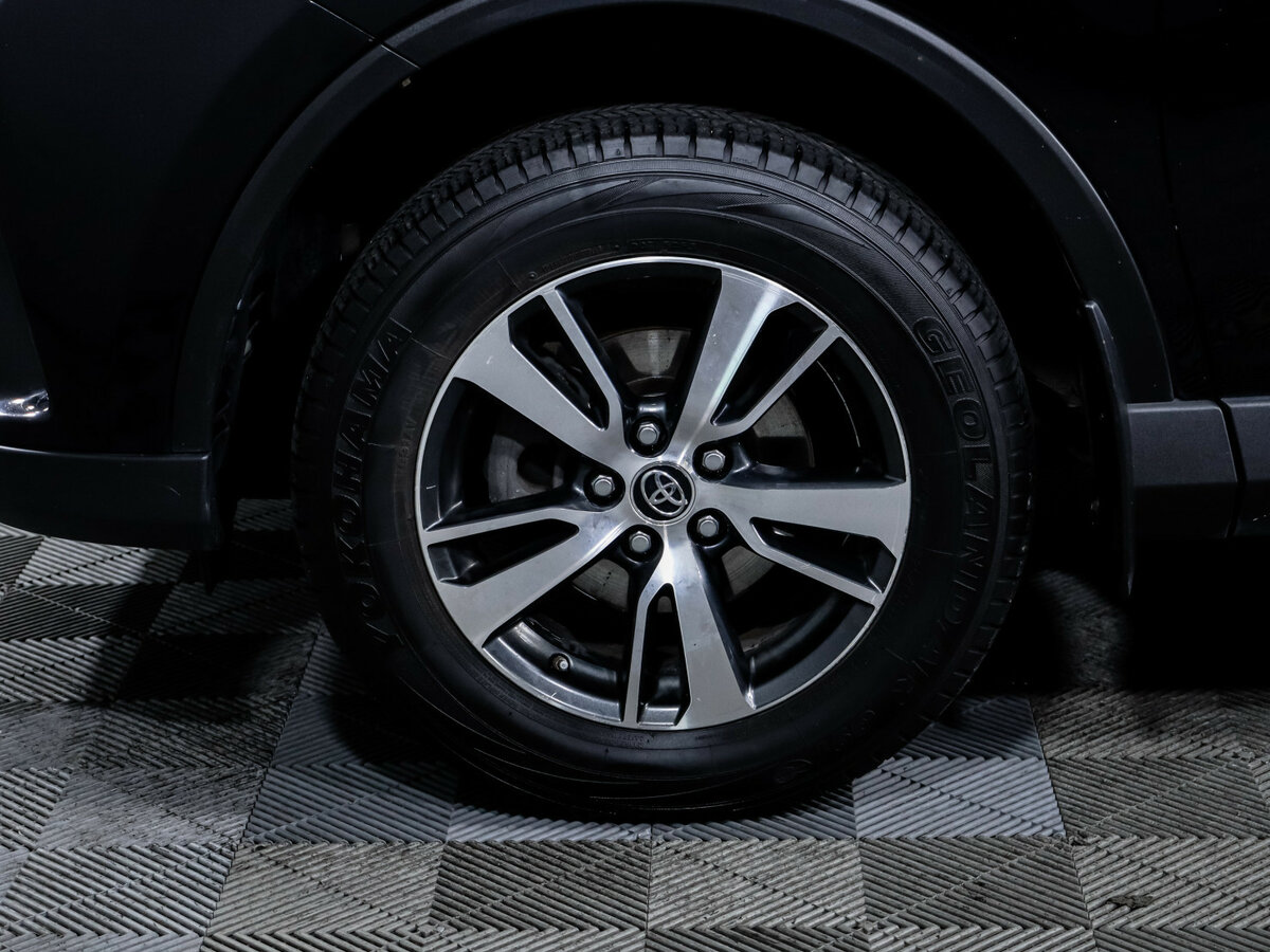 Toyota RAV4 с пробегом — 2019 год. Фото: #13