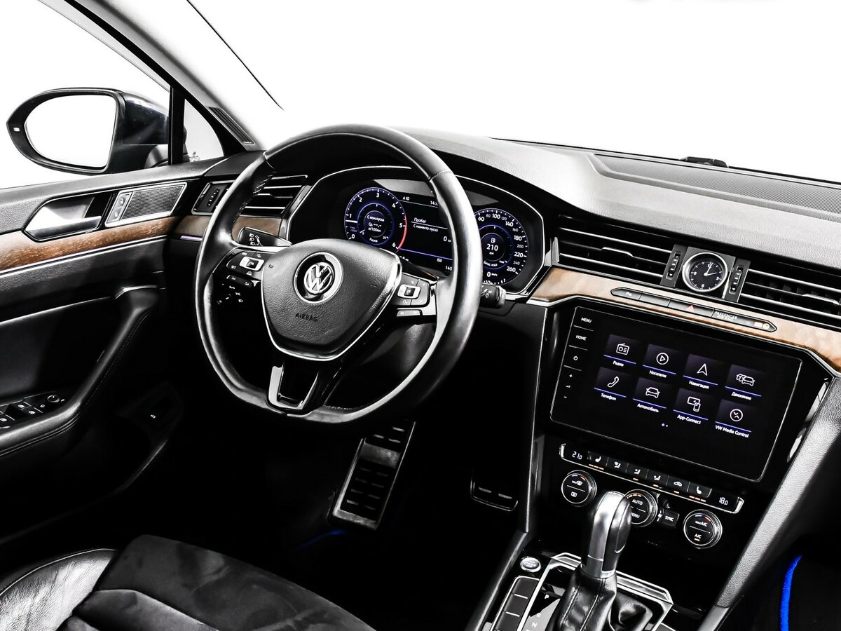Volkswagen Passat с пробегом — 2018 год. Фото: #6