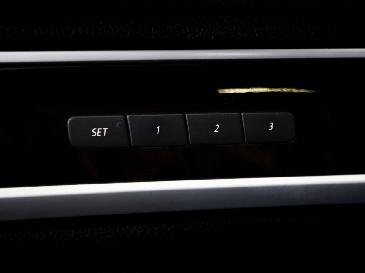 Volkswagen Touareg с пробегом — 2012 год. Фото: #16