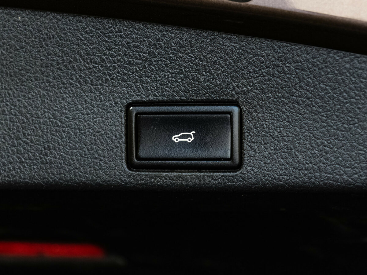 Volkswagen Touareg с пробегом — 2012 год. Фото: #23