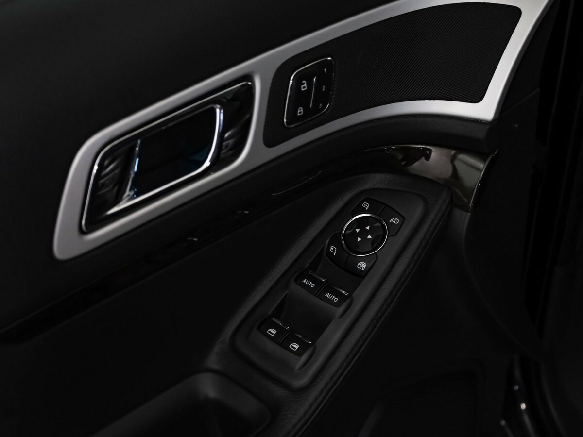 Ford Explorer с пробегом — 2013 год. Фото: #12