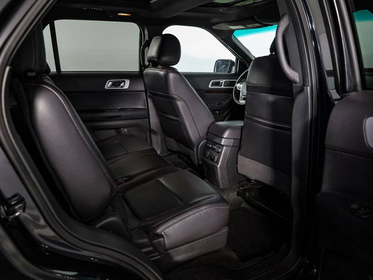 Ford Explorer с пробегом — 2013 год. Фото: #26
