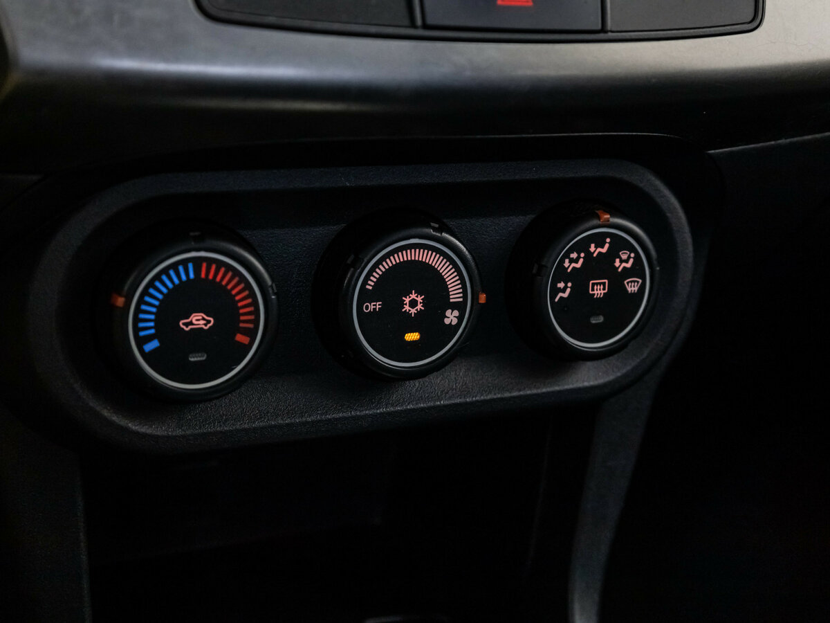 Mitsubishi Lancer с пробегом — 2012 год. Фото: #9