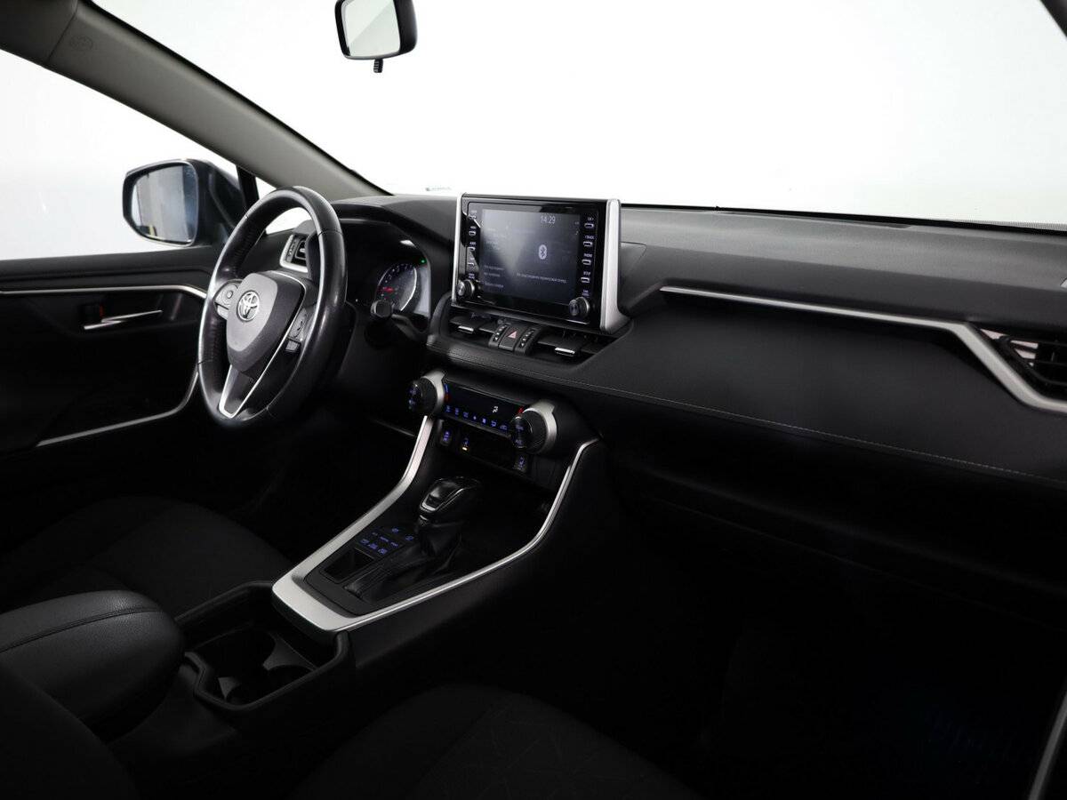 Toyota RAV4 с пробегом — 2019 год. Фото: #10