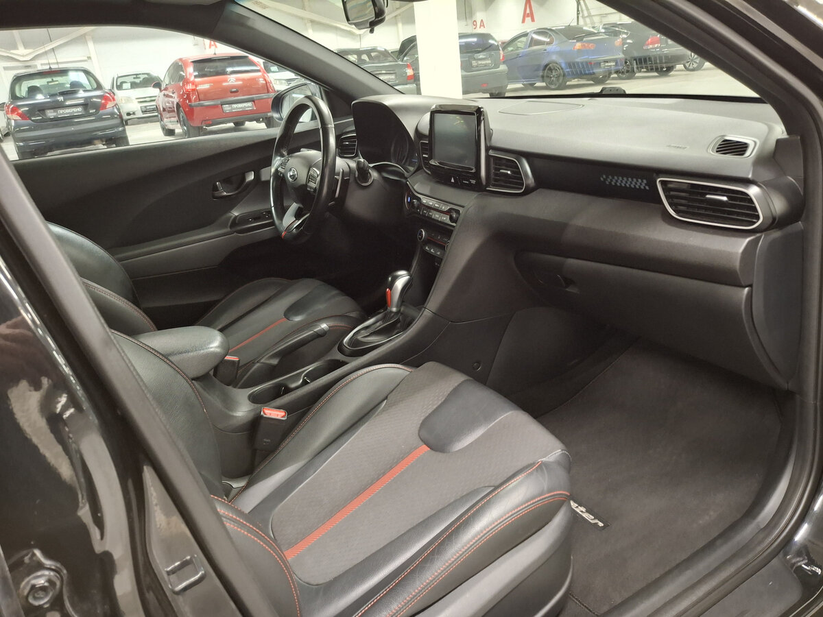 Hyundai Veloster с пробегом — 2019 год. Фото: #10