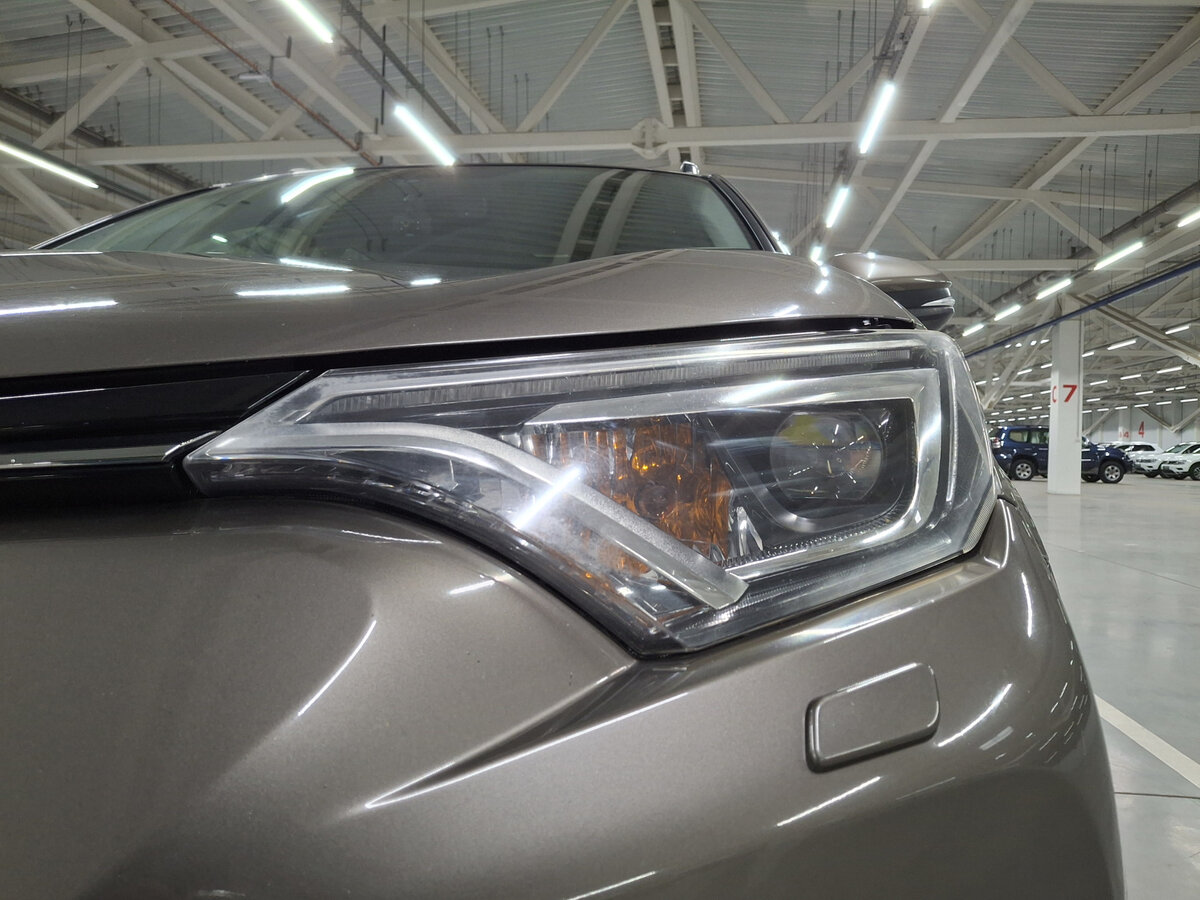 Toyota RAV4 с пробегом — 2015 год. Фото: #15